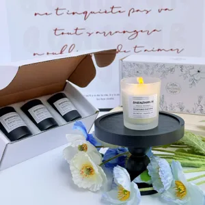 Coffret cadeau de bougies parfumées en cire de soja avec pot en verre et trois pots noirs