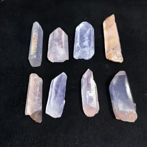 Huit pièces de piliers en cristal de quartz blanc naturel pour minéraux et décor