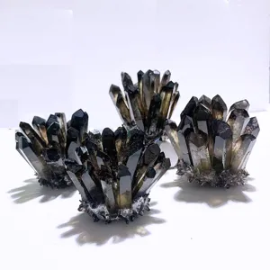 Ornamenti in grappoli di cristallo di quarzo fumé naturale per decorazione e purificazione.