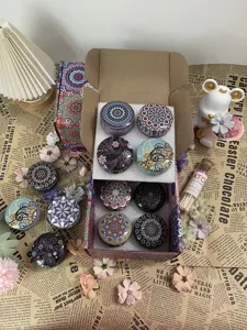 Set di otto candele profumate in lattine mandala decorative con scatola regalo in kraft