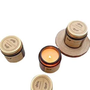 Velas aromáticas de soja en frascos de vidrio ámbar con tapas doradas