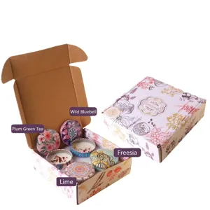 Set regalo di 4 candele profumate in cera di soia naturale con fiori secchi e scatola