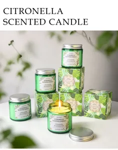 Vista detallada de velas aromáticas de citronela en frascos de vidrio verde y cajas