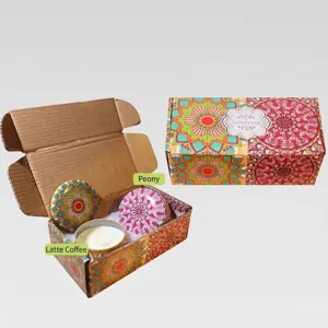 Vista macro detallada de un set de regalo de 2 velas aromáticas con patrones de mandalas