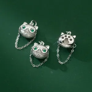 Pendentif chat hip-hop en argent S925 avec lunettes et yeux en pierres vertes