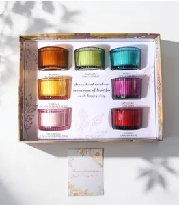 Sieben Tage Regenbogen Duftkerzen Geschenkset in bunten Gläsern mit passender Grußkarte