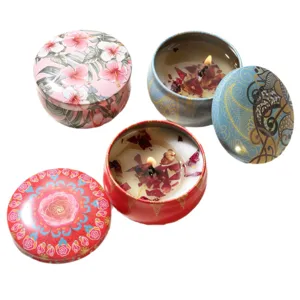 Candele profumate in cera di soia con fiori secchi in barattoli decorati