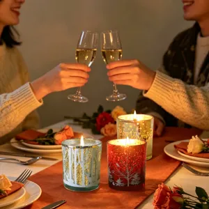 Bougies parfumées de Noël décoratives dans des bocaux en verre ciel étoilé