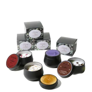 Coffret de bougies parfumées en cire de soja dans des pots noirs et boîtes cadeau