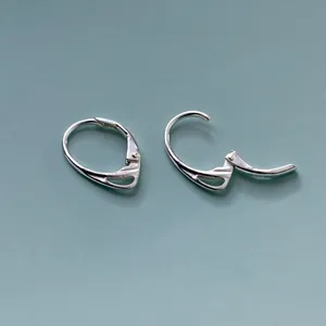 Vue détaillée de dormeuses en argent sterling 925 pour la création de bijoux DIY