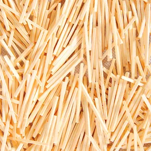 Gedetailleerd macrozicht op de textuur van natuurlijke houten ijsstokjes voor handwerk