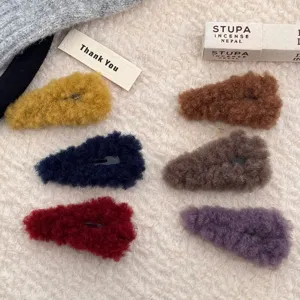 Pinza para el Pelo de Peluche Colorida Linda de Estilo Coreano para Mujer Clip BB de Triángulo Dulce Accesorios para el Cabello