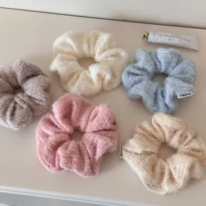 Koreanischer Stil Herbst Winter Einfarbig Strickwolle Scrunchie Weiches Plüsch Haarband Süßer Haarring Für Damen Täglich Haarschmuck