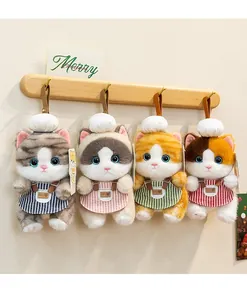 Quattro simpatici ciondoli di peluche a forma di gatto chef