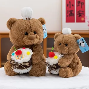 Due adorabili orsetti di peluche marroni con cappelli da chef che tengono torte decorative