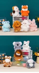 Collezione di mini peluche di animali carini in cassetti di plastica trasparente