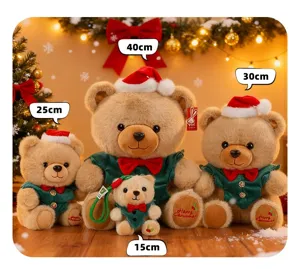 Gedetailleerd overzicht van kerstknuffelberen in vier maten met mutsen en groene outfits