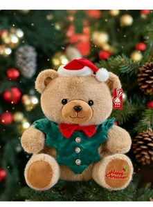 Detailweergave van een kerstteddybeer met een feestelijke kerstmuts en een groen vest