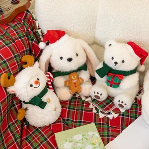 Set di peluche natalizi con pupazzo di neve, orso e coniglio su coperta a quadri