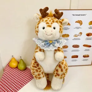 Simpatico peluche di giraffa seduta con colletto di pizzo e fiocco per bambini