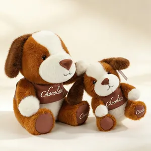 Zwei braun-weiße Plüschhunde im Maillard-Stil als Geburtstagsgeschenk für Kinder