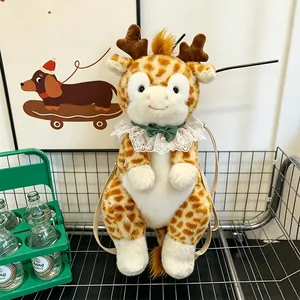 Adorabile zaino a forma di giraffa di peluche con colletto in pizzo e fiocco verde nel carrello