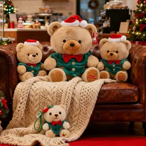 Set kerst teddyberen pluche speelgoed met kerstmutsen en feestelijke groene vesten cadeau