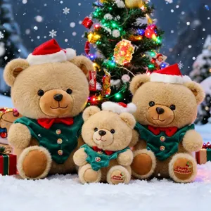 Familie set van drie kerst teddyberen met kerstmutsen en feestelijke groene vesten