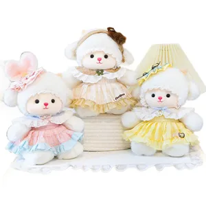 Set van drie schattige schapenknuffels met afneembare kanten jurkjes en accessoires