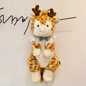 Adorabile zaino di peluche a forma di giraffa con colletto in pizzo e fiocco blu decorativo