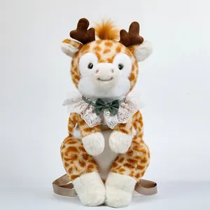 Vista frontale di un simpatico zaino in peluche a giraffa con colletto in pizzo e fiocco
