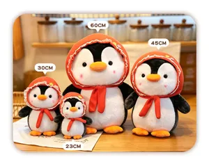 Größenvergleich vier Pinguin-Plüschtiere mit Kapuze: 23cm, 30cm, 45cm und 60cm.