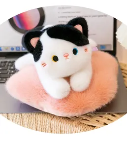 Lindo gato de peluche blanco y negro, cojín suave y mullido para decoración de habitación detalle