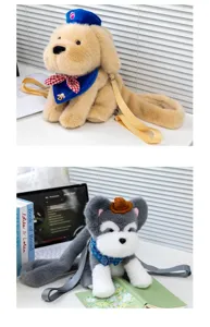 Vista detallada de dos bonitas mochilas de peluche de perro con sombreros y correas ajustables