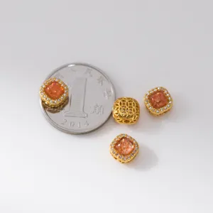 Détails de perles carrées en pierre de soleil S925 argent et intercalaires dorés