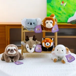 Surtido de lindos muñecos de peluche de animales en postura acostada para decorar y regalar