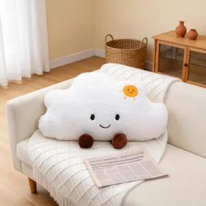 Lindo cojín de peluche en forma de nube con bordado de sol para el sofá