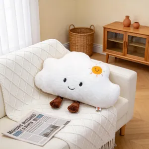 Adorable cojín de peluche de nube sonriente con bordado de sol para sofá de casa