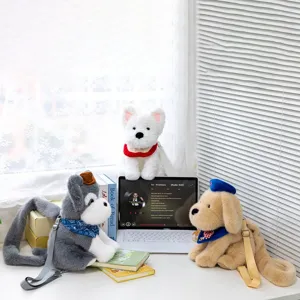 Mochilas de peluche para perros con correas largas ajustables en un ambiente acogedor