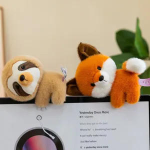 Niedliche Fuchs und Faultier Plüschfiguren als Monitor Clips für die Schreibtischdekoration zu Hause