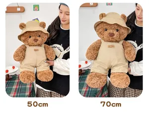 Detaillierter Größenvergleich von 50 cm und 70 cm Plüschbären mit Hüten