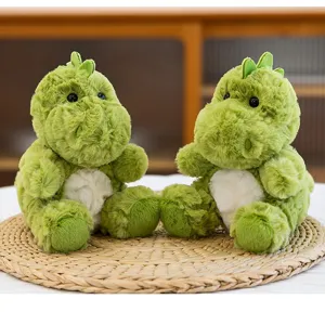 Detalle que muestra la textura de dos lindos peluches de dinosaurios verdes sentados