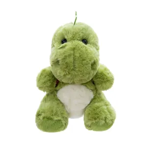 Lindo peluche de dinosaurio verde sentado con barriga blanca suave y textura de felpa
