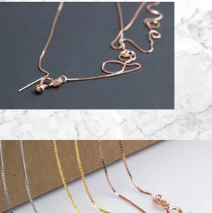 Dettaglio della catena a scatola regolabile in argento sterling S925 con perla in silicone.