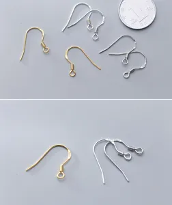 Detaillierte Nahaufnahme von S925 Sterlingsilber-Ohrhaken in Gold- und Silberfarben
