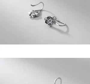 Dettaglio dei ganci per orecchini a fiore in argento sterling S925 per gioielli fai da te