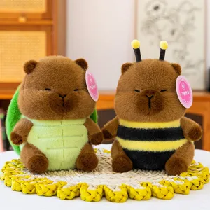 Adorabili peluche di capibara vestiti con costumi da ape e tartaruga per regali bimbi