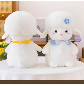 Voor- en achteraanzicht van een schattig wit gekruld schaap knuffel met blauwe strik