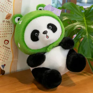 Niedliches Panda-Plüschtier mit grüner Froschkapuze für die Kinderzimmerdekoration