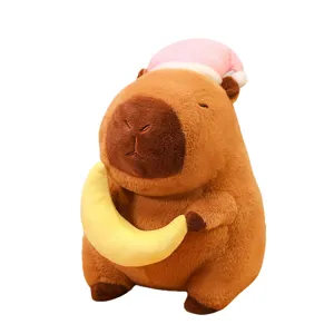 Peluche de carpincho suave con gorro de dormir rosa y luna amarilla para decoración